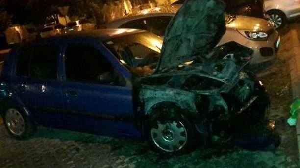 FOTO – U Podgorici izgorio Reno klio