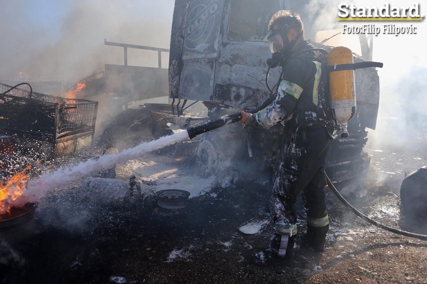 Standard na licu mjesta: Pogledajte borbu vatrogasaca sa vatrenom stihijom i vjetrom