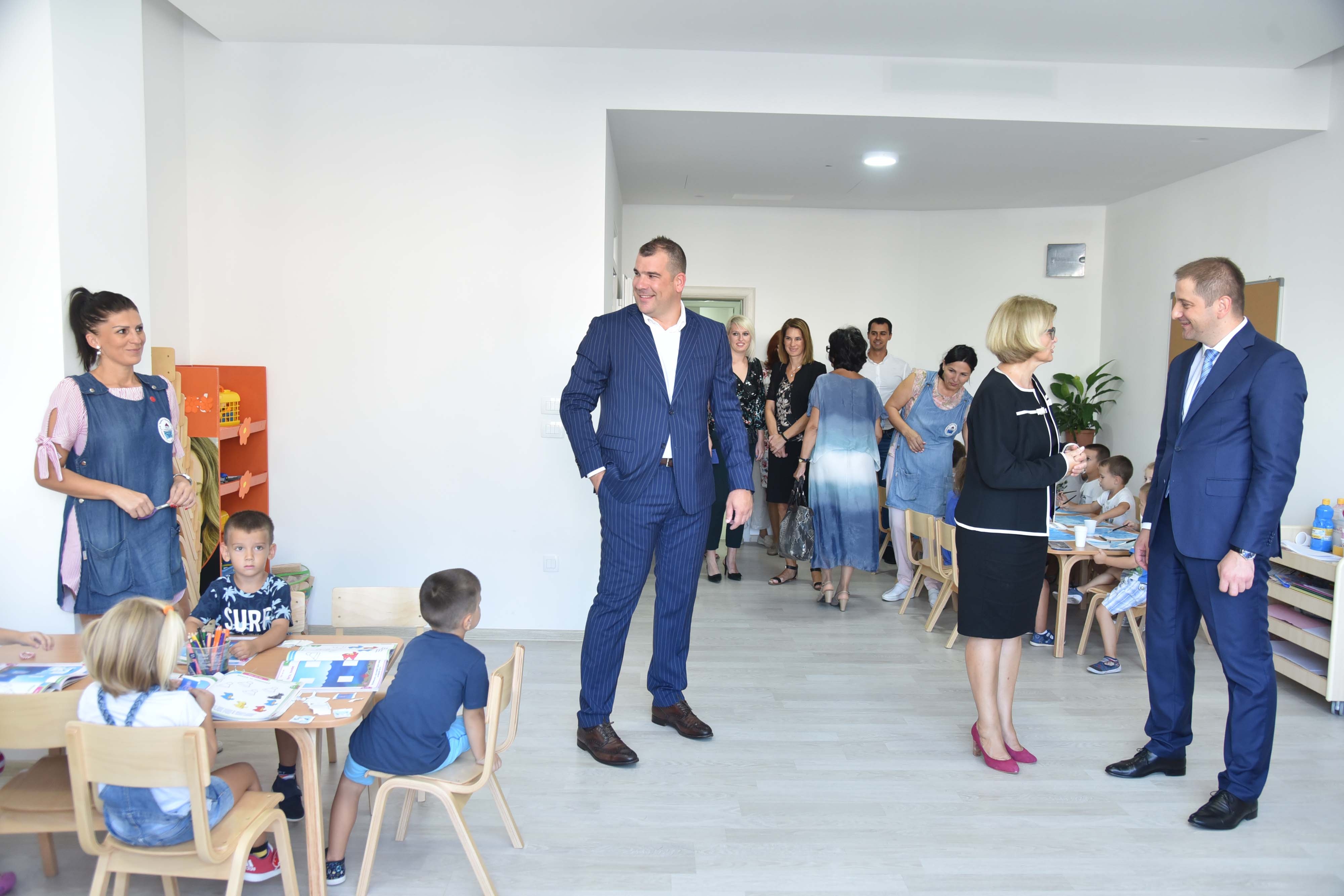 Šehović i Krapović otvorilli novi vrtić u TQ Plaza u Budvi, upisano 200 djece