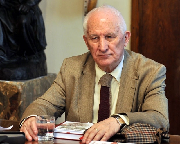 Incident na poetskoj večeri Matije Bećkovića u Budvi: Uhapšen član DF-a, slomio zvučnik ženi koja je puštala crnogorsku himnu
