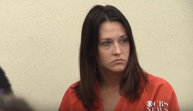VIDEO – Učiteljica redovno imala seks sa učenikom dok joj je muž bio na poslu, a sada je čeka robija