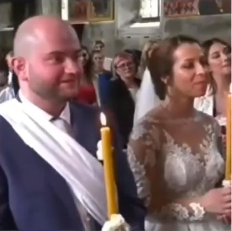 VIDEO – Pop je pitao srpskog mladoženju: “Da se nisi obećao nekoj drugoj ženi?”… Odgovor je SVE NASMIJAO