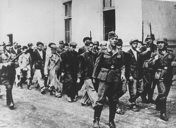 “Umrla je mučeničkom smrću četa đaka u jednom danu”: Zašto smo zaboravili “Krvavu bajku”?