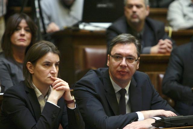 Poslanik Dveri bi da se objese premijerka i predsjednik Srbije na Terazijama: Srđan pozvao na ubistvo Brnabić i Vučića zbog migranata