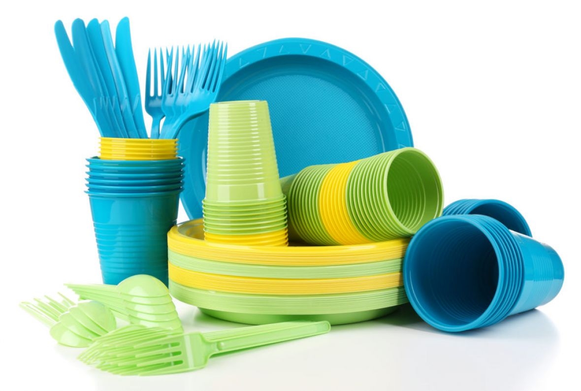 Italija zabranjuje plastične čaše, noževe, viljuške, tanjire