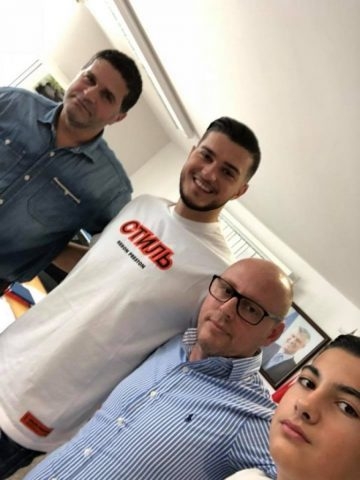 Apsurd: Doskorašnji reprezentativac CG zatražio kosovski pasoš u majici sa natpisom na ruskom