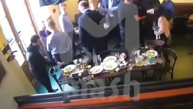 Skandal u Rusiji: Političar udaren stolicom u glavu