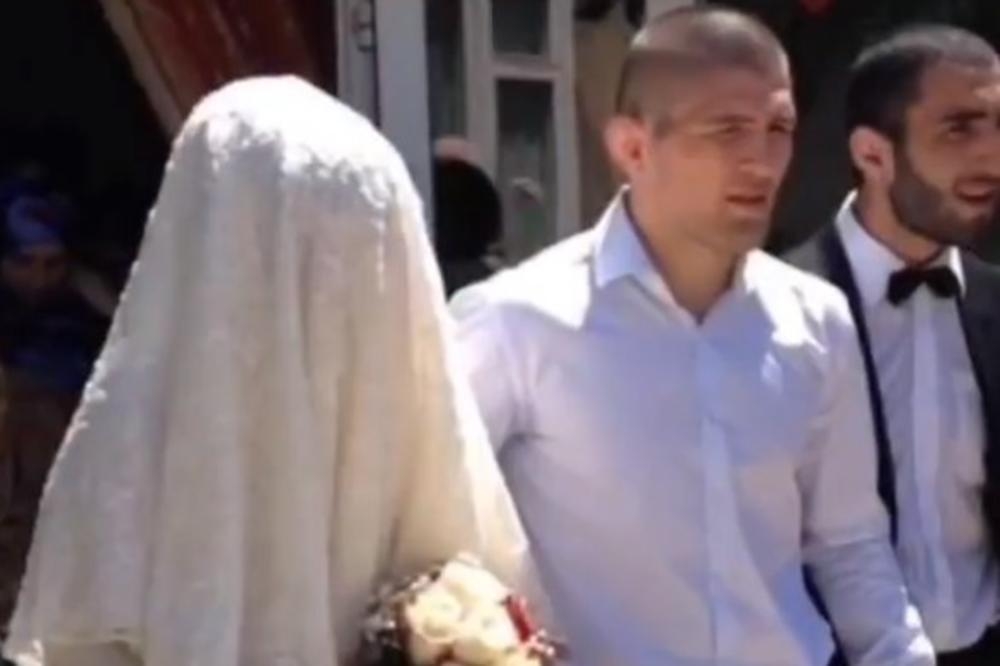 Habibu je deda birao ženu: Pet godina su u braku, ali niko ne zna kako ona izgleda! Zbog religije ne smije javno da se pokazuje!