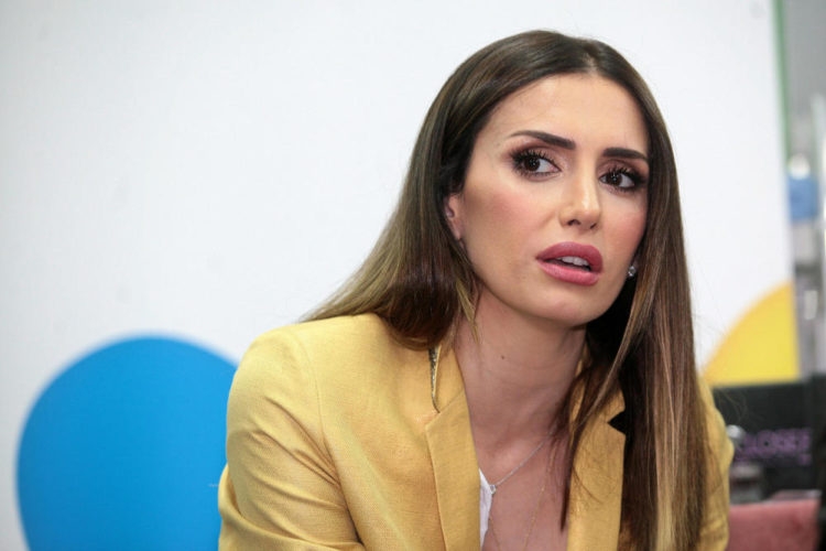 Evo kako je došlo do udesa u kojem je pjevačica doživjela šok: Emina nije znala šta je snašlo!
