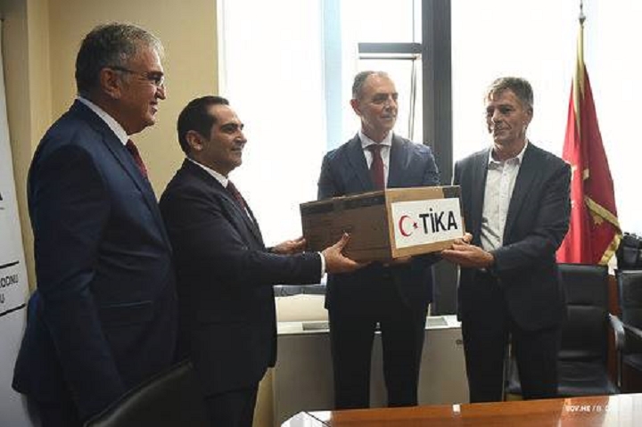 Donacija TIKA: Zdravstvenim ustanovama 12 EKG aparata