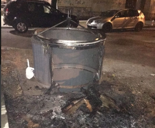 Vandalizam nema granice: Uništen podzemni kontejner