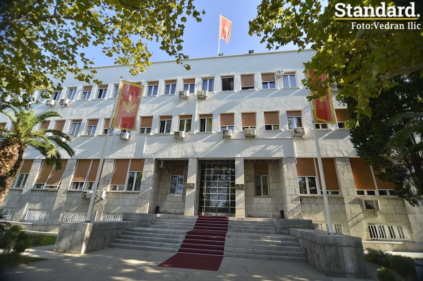 Maja Ćatović ima “jaču” platu od Brajovića, Draginja dobija najmanje, a bojkotaši dobili 14 hiljada