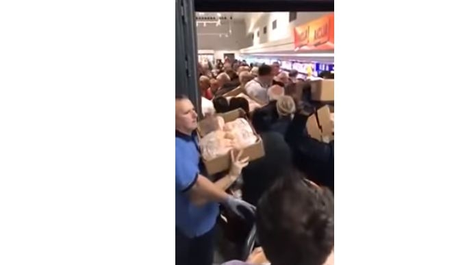 VIDEO – Ludilo na otvaranju Lidla u Srbiji! Kupci uletjeli u magacin, zamalo se pobili zbog jetinih pilića