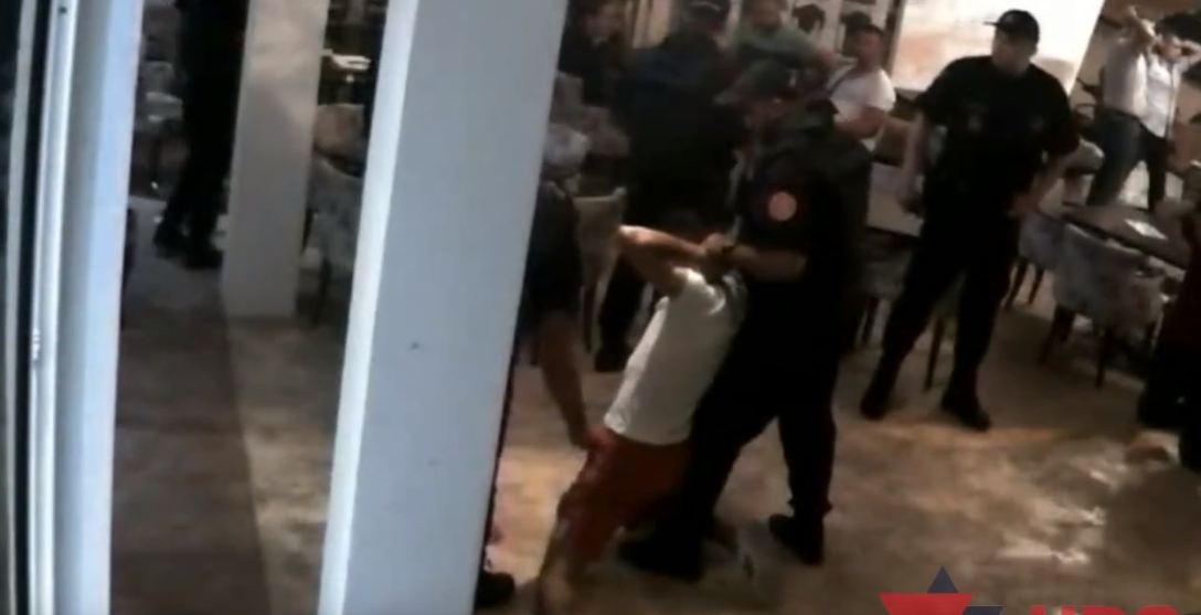 Policija o snimku iz lokala u Ulcinju: U toku je postupak protiv tri policajca, postupićemo u skladu sa odlukom suda