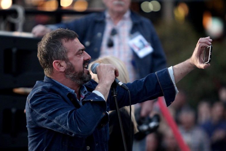 “Živ, zdrav, nenormalan”: Sergej se oglasio nakon što mu je pozlilo na sceni i otkrio zašto je bio u bolnici