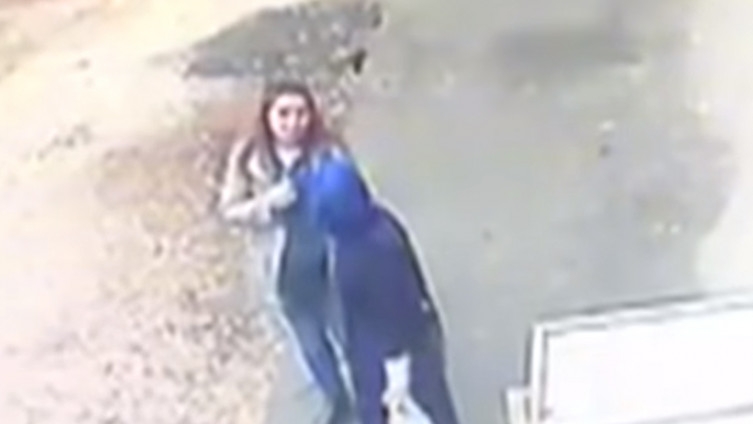 Šok na cesti: Ogromna rupa u sekundi ‘progutala’ dvije žene