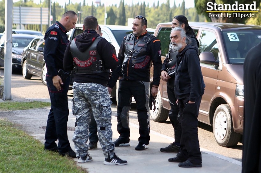 Standard saznaje: Policija isključila “Noćne vukove” iz Irinejeve pratnje – Zna se što je čiji posao