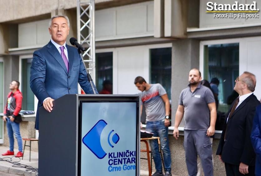 FOTO – Đukanović pustio u rad aparat za magnetnu rezonancu: Veliki korak ka povećanju povjerenja građana u zdravstveni sistem