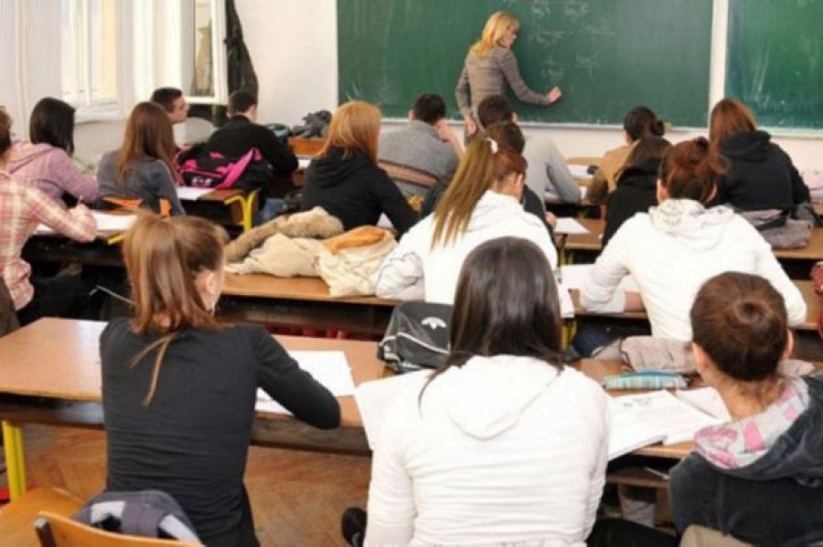 “IGRALI SU SE…” Učenici bacili drugaricu (14) kroz prozor škole, razredni IH BRANI!