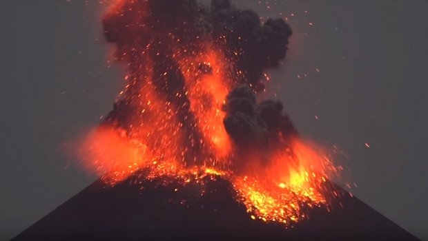 VIDEO – Čudo u 57 sekundi: Spektakularna erupcija vulkana kakva se ne viđa svaki dan