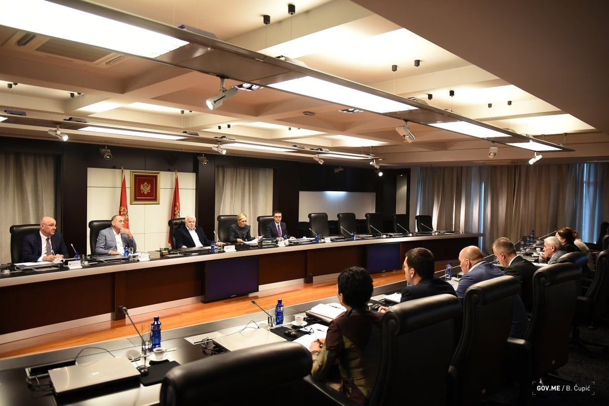Marković sa rukovodiocima PU, UC i UIP: Punjenje budžeta stabilno, poslato upozorenje lokalnim samoupravama