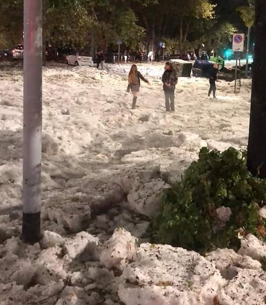 VIDEO – Haos u Rimu: Grad pod vodom, plutaju komadi leda