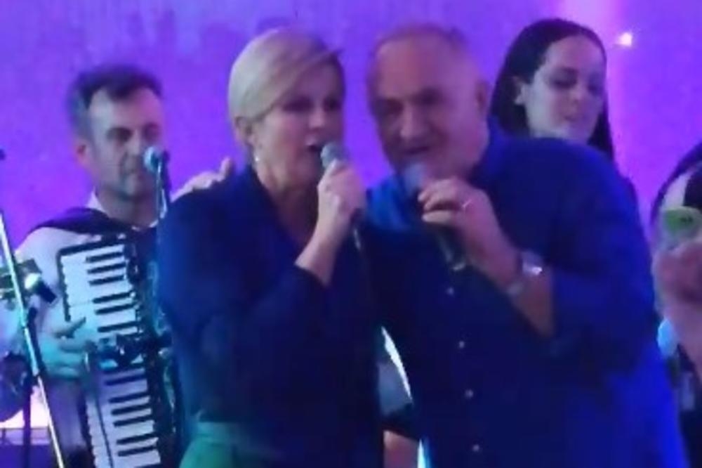 VIDEO – Kolinda se ponovo latila mikrofona: Predsjednica Hrvatske zapjevala s “kraljem dijaspore”