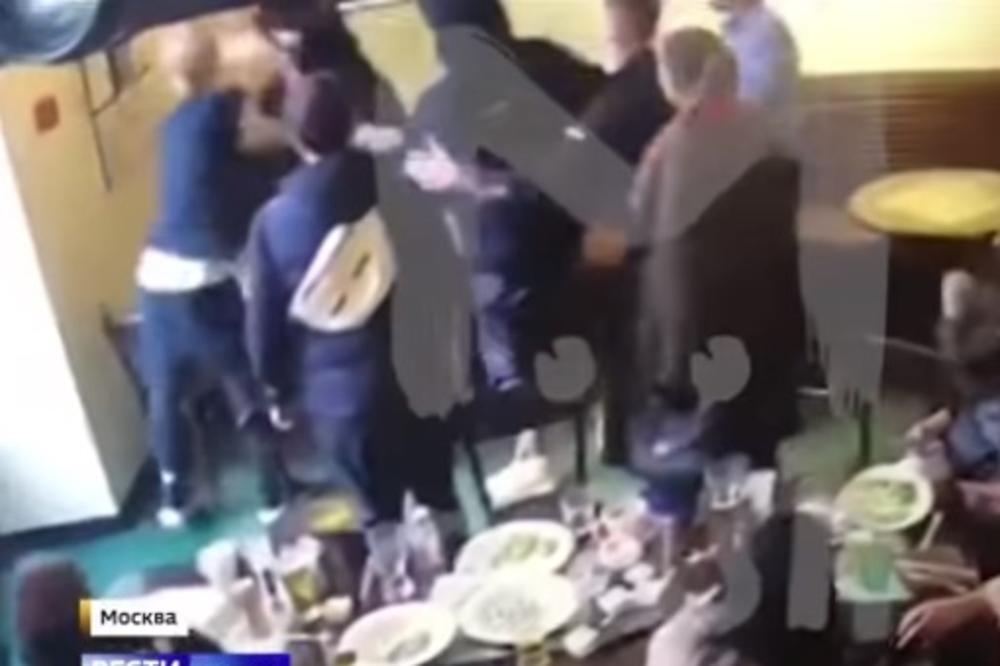 VIDEO – Skandal u Rusiji: Pijani fudbalski reprezentativci prebili poznatog političara u kafani