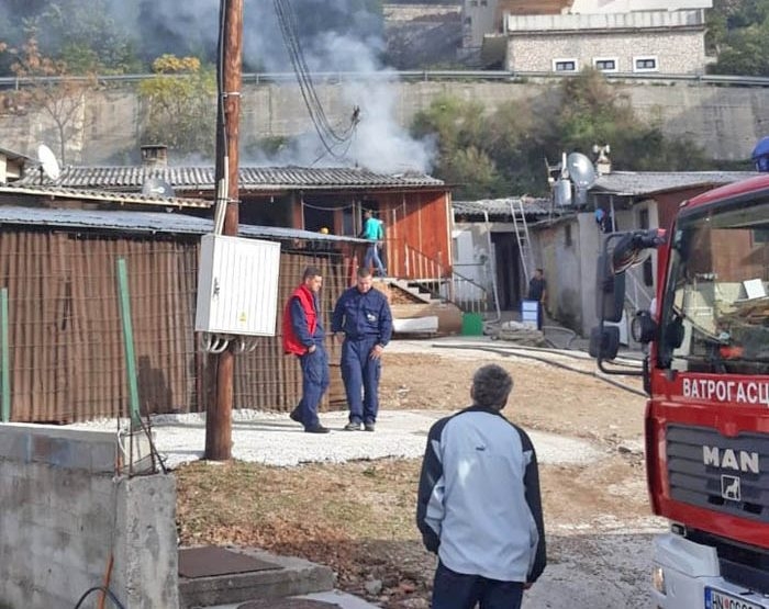 Požar u Meljinama, izgorio montažni objekat