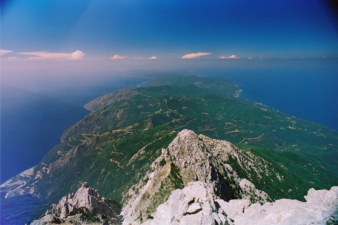 Sveta gora je zabranjena ženama, uz dva izuzetka! Ovo su jedina ženska bića kojima je to dozvoljeno!