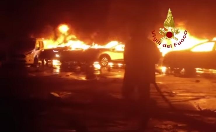 VIDEO- POŽAR U LUCI: Izgorjelo na stotine novih MASERATIJA I FIAT-a