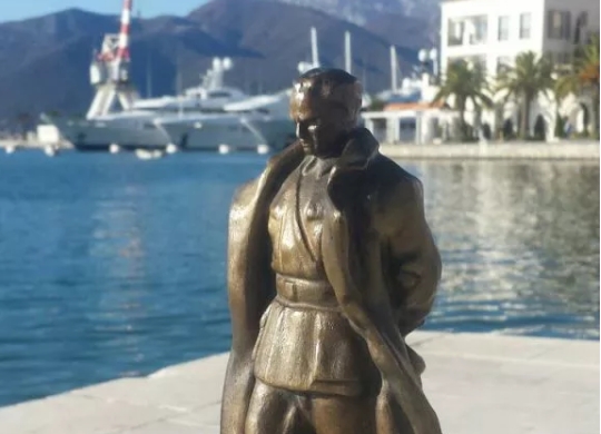 Tivat dobio Titov spomenik: Tivćani zadali “domaći zadatak” Podgoričanima