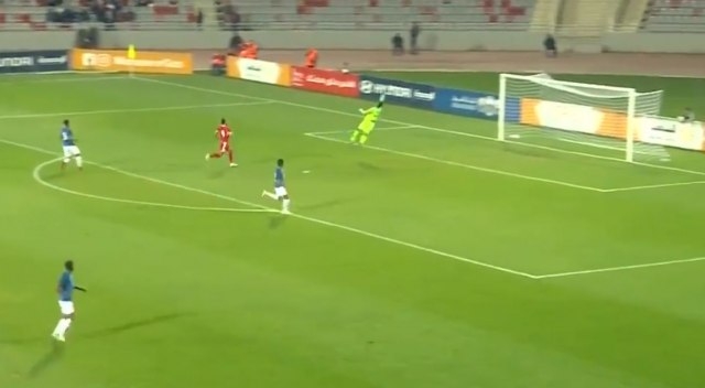 Nevjerovatan gol golmana preko cijelog terena