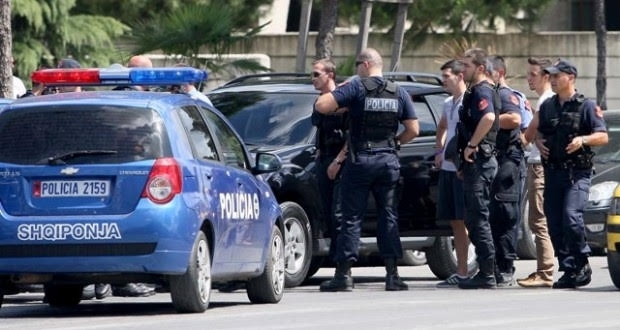Haos u Tirani: Sukob policije i demonstranata, protest zbog izgradnje puta