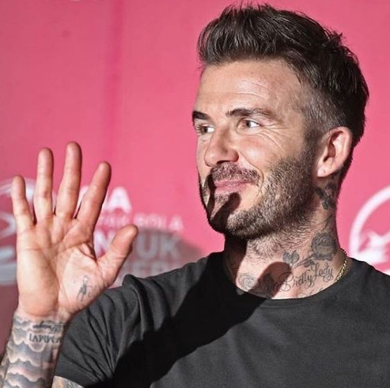 FOTO: Bekam ljubi ćerku u usta, isprozivali ga, a on u odbranu kaže OVO