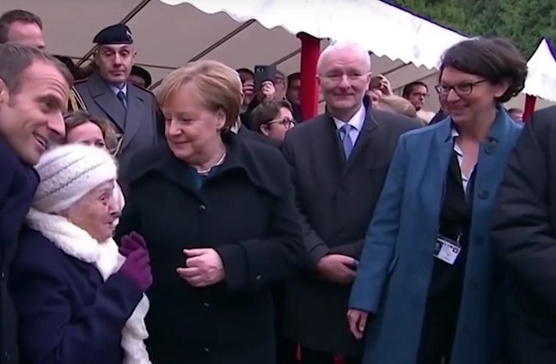 VIDEO – Francuskinja Merkelovoj: Vi niste madam Makron? Konfuzija u Parizu za vrijeme sa publikom