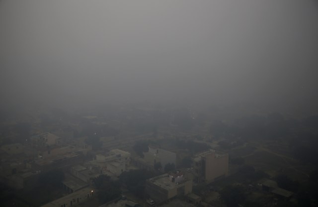 Smog “progutao” Nju Delhi, grad se ne vidi
