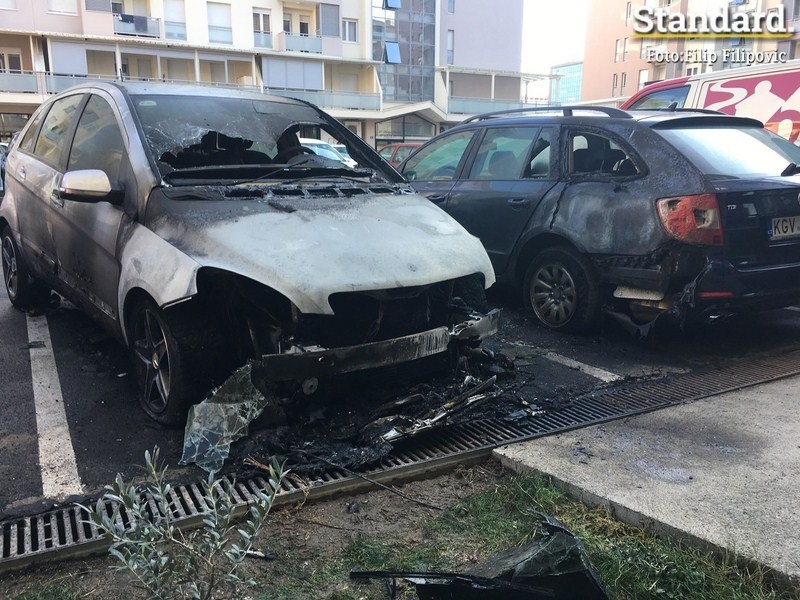 FOTO, VIDEO: U Siti kvartu goreo mercedes, plamen zahvatio još dva vozila