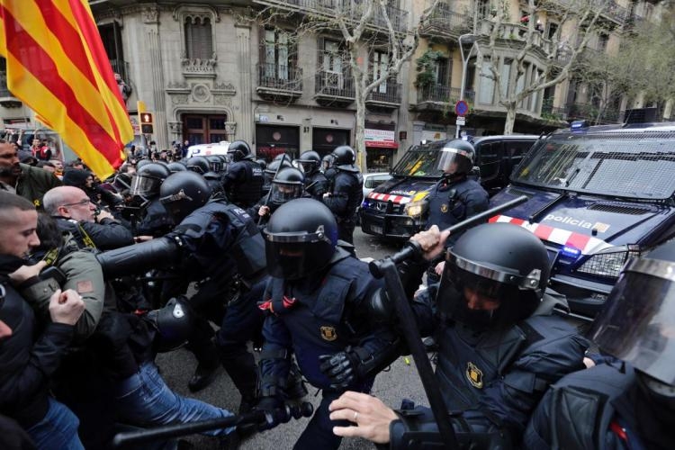 Policija se sukobila s katalonskim separatistima u Barseloni