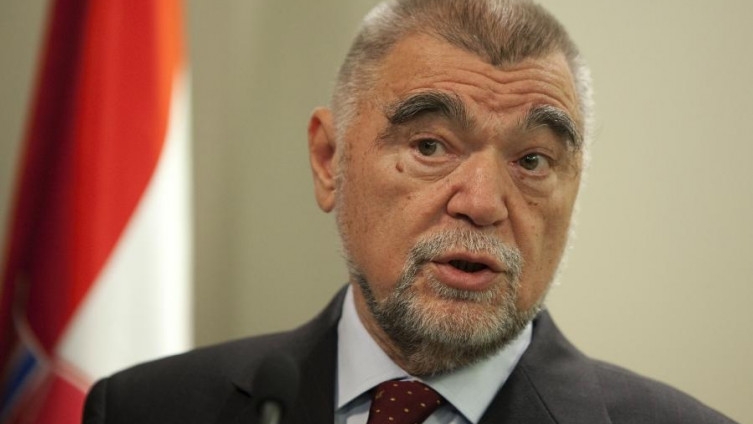 Mesić: Rekao sam Genšeru da će se i Srbija kupati u krvi