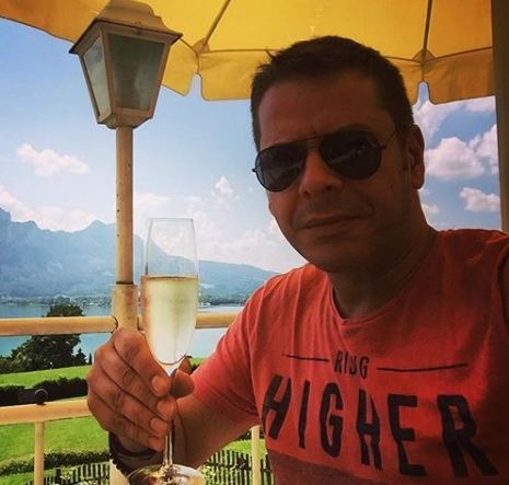 Georgiev se pojavio sa ženom, pa zaigrao uz pjesme LEPE BRENE