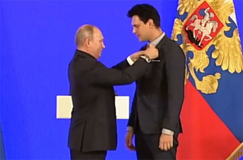 Putin Bikoviću lično uručio medalju; glumac poručio: “O njemu možete da mislite šta hoćete, ali…”