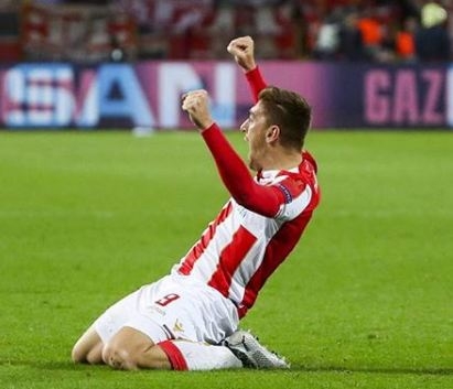 VIDEO: Zvezdin heroj, a LIVERPULOV DŽELAT u pjesmi, koja prijeti da postane zimski hit!