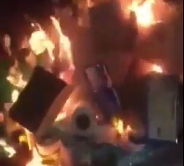 VIDEO – BOJKOTUJU SRPSKU ROBU: Albanci spaljivali proizvode iz Srbije