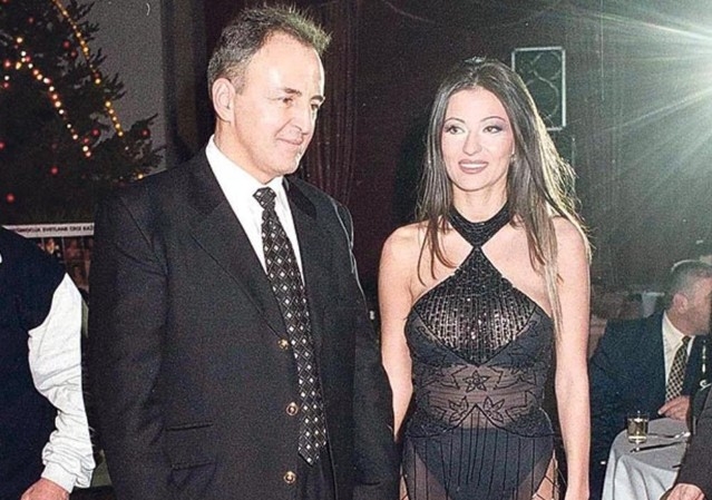 “Htjela sam da napustim pjevanje, ali su njegove riječi sve promijenile”: Ceca otkrila šta joj je Arkan rekao kad je željela da batali karijeru