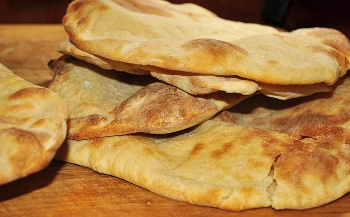 Libanski hljeb koji se peče u tiganju