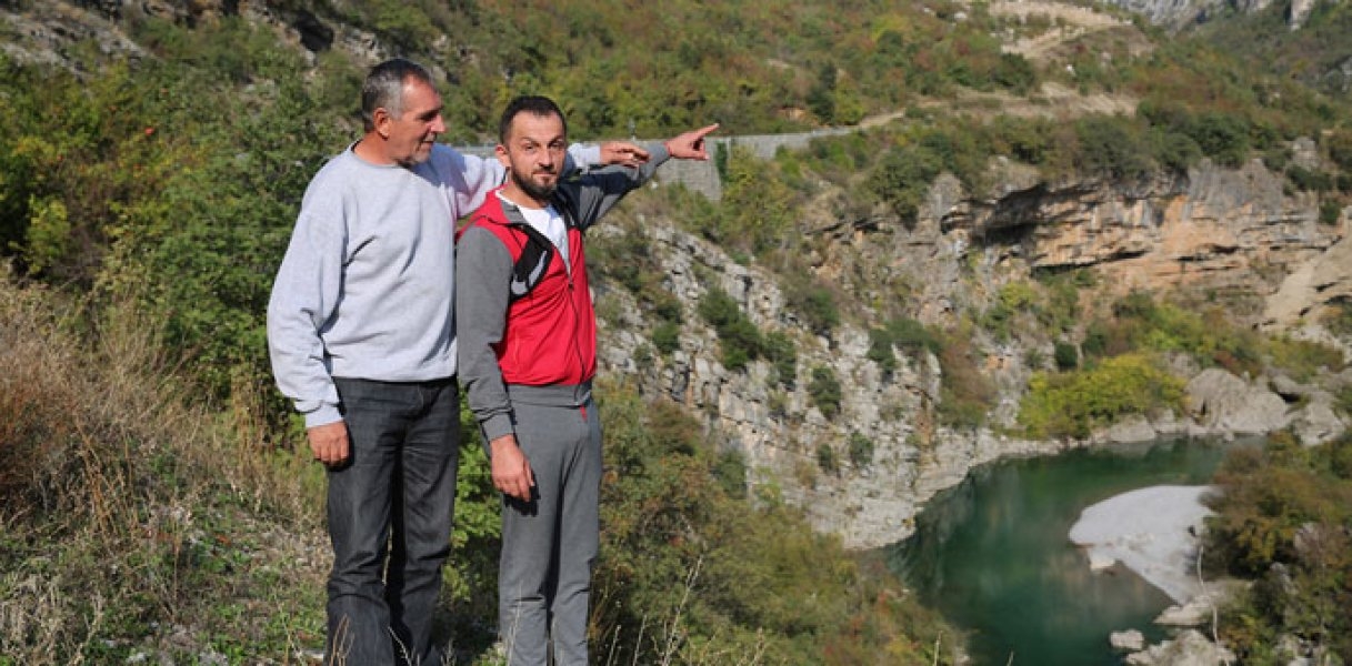 Vladeta i Vesko: Čuli smo pucketanje, a onda smo vidjeli automobil koji se sručio u Moraču