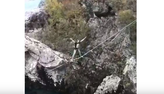 VIDEO – Hrabrost ili ludost: Francuz i Izraelka hodali po kanapu iznad Morače