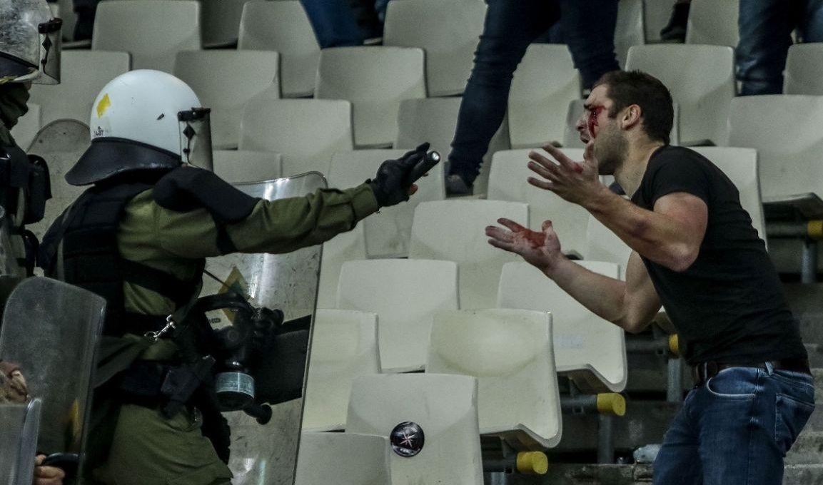 VIDEO – Haos u Atini: Navijači AEK-a bacilli Molotovljev koktel na pristalice Ajaksa