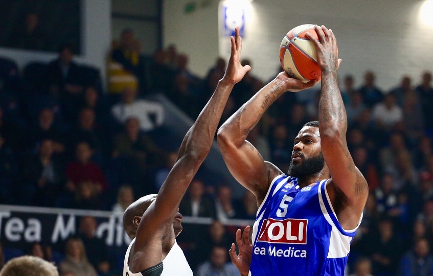 Partizan nemoćan, Budućnost slavila u derbiju ABA lige